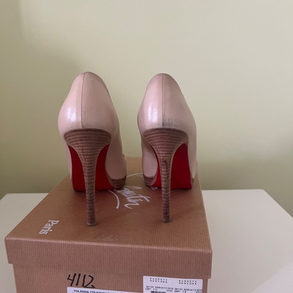 Christian Louboutin - Picture 3 of 6